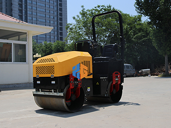 小型壓路機(jī)都有哪些特點(diǎn)呢？